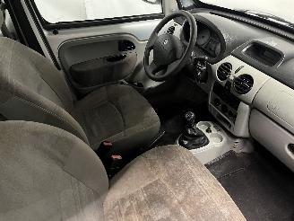 Renault Kangoo Kangoo (KC) MPV 1.6 16V (K4M-752) [70kW]  (06-2001/01-2008) picture 9