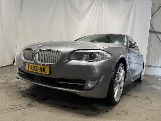 krockskadad bil auto BMW 5-serie 5 serie (F10) Sedan 550i V8 32V TwinPower Turbo (N63-B44A) [300kW]  (0=
3-2010/06-2013) 2010/6