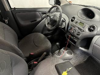 Toyota Yaris Yaris (P1) Hatchback 1.3 16V VVT-i (2SZFE) [63kW]  (08-1999/11-2005) picture 15