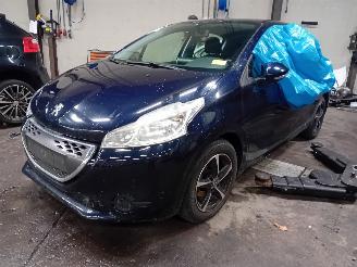 Salvage car Peugeot 208 208 I (CA/CC/CK/CL) Hatchback 1.4 HDi (DV4C(8HP)) [50kW]  (03-2012/12-=
2019) 2013/7