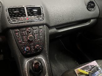 Opel Meriva Meriva MPV 1.4 16V Ecotec (A14XER(Euro 5)) [74kW]  (06-2010/03-2017) picture 23