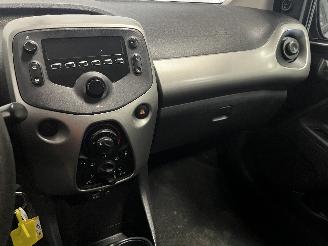 Peugeot 108 108 Hatchback 1.0 12V (1KRFE(CFB)) [51kW]  (05-2014/...) picture 24