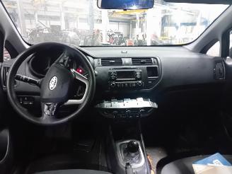 Kia Rio Rio III (UB) Hatchback 1.2 CVVT 16V (G4LA5) [63kW]  (09-2011/12-2017) picture 5