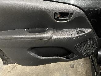 Peugeot 108 108 Hatchback 1.0 12V (1KRFE(CFB)) [51kW]  (05-2014/...) picture 11