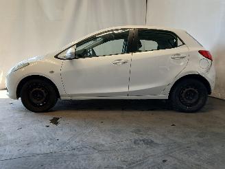 Mazda 2 2 (DE) Hatchback 1.4 CDVi 16V (Y4) [50kW]  (01-2008/11-2010) picture 3