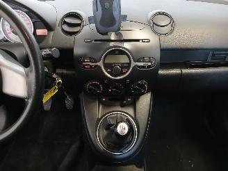 Mazda 2 2 (DE) Hatchback 1.4 CDVi 16V (Y4) [50kW]  (01-2008/11-2010) picture 15