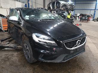 Volvo V-40 V40 (MV) Hatchback 5-drs 2.0 D3 16V (D4204T9) [110kW]  (04-2015/08-201=
9) picture 2