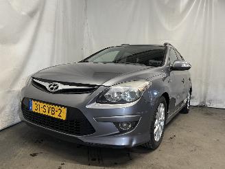 Damaged car Hyundai I-30 i30 Crosswagon (WWH) Combi 1.4 CVVT 16V (G4FA) [80kW]  (11-2009/06-201=
2) 2011/12