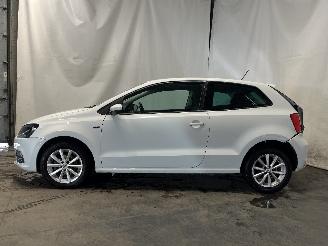 Volkswagen Polo Polo V (6R) Hatchback 1.0 12V BlueMotion Technology (CHYA) [44kW]  (01=
-2014/10-2017) picture 4