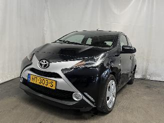 krockskadad bil auto Toyota Aygo Aygo (B40) Hatchback 1.0 12V VVT-i (1KR-FE) [51kW]  (05-2014/06-2018) 2016/2