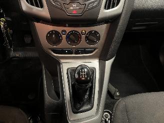 Ford Focus Focus 3 Wagon Combi 1.0 Ti-VCT EcoBoost 12V 100 (M2DC) [74kW]  (02-201=
2/05-2018) picture 17