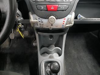 Peugeot 107 107 Hatchback 1.0 12V (384F(1KR)) [50kW]  (06-2005/05-2014) picture 15