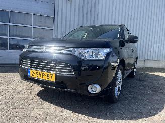 Unfallwagen Mitsubishi Outlander Outlander (GF/GG) SUV 2.0 16V PHEV 4x4 (S61) [147kW]  (01-2014/12-2021=
) 2013/12