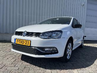 krockskadad bil auto Volkswagen Polo Polo V (6R) Hatchback 1.2 TSI 16V BlueMotion Technology (CJZC(Euro 6))=
 [66kW]  (02-2014/10-2017) 2014/5
