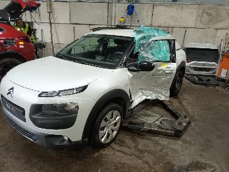 Vrakbiler auto Citroën C4 C4 Cactus (0B/0P) Hatchback 5-drs 1.2 PureTech 82 12V (EB2F(HMZ)) [60k=
W]  (09-2014/...) 2017/6