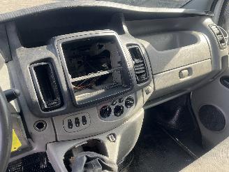 Opel Vivaro Vivaro Van 2.0 CDTI (M9R-782) [66kW]  (08-2006/07-2014) picture 16