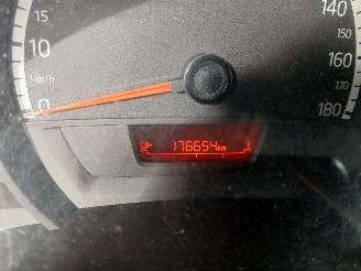 Volkswagen Up! Up! (121) Hatchback 1.0 12V 60 (CHYA) [44kW]  (08-2011/08-2020) picture 2