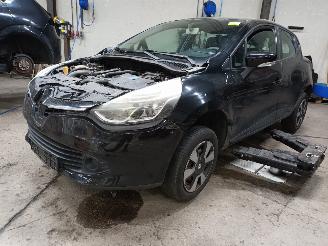 Vrakbiler auto Renault Clio Clio IV (5R) Hatchback 5-drs 0.9 Energy TCE 90 12V (H4B-400(H4B-A4)) [=
66kW]  (11-2012/08-2021) 2013/11