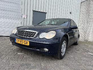 Vaurioauto  passenger cars Mercedes C-klasse C (W203) Sedan 1.8 C-180K 16V (M271.946) [105kW]  (05-2002/02-2007) 2002/10