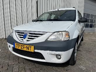 Schadeauto Dacia Logan Logan MCV I (KS) Combi 1.6 (K7M-718) [64kW]  (02-2007/06-2013) 2008/1