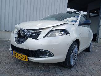 Damaged car Lancia Ypsilon Ypsilon (312) Hatchback 0.9 TwinAir 85 (312.A.2000(Euro 5)) [63kW]  (0=
5-2011/...) 2011/12
