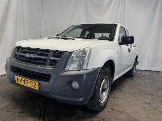 damaged passenger cars Isuzu D-Max D-Max Pick-up 2.5 D (4JK1-TC) [100kW]  (10-2006/05-2012) 2011/5