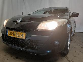 krockskadad bil auto Renault Mégane Megane III Grandtour (KZ) Combi 5-drs 1.5 dCi 110 (K9K-837(K9K-N8)) [8=
1kW]  (02-2009/04-2016) 2011/1