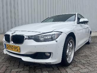 Schadeauto BMW 3-serie 3 serie (F30) Sedan 320i 2.0 16V (N20-B20A) [180kW]  (11-2011/10-2018)= 2014/2