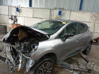 Autoverwertung Renault Clio Clio IV (5R) Hatchback 5-drs 0.9 Energy TCE 90 12V (H4B-400(H4B-A4)) [=
66kW]  (11-2012/08-2021) 2013/9