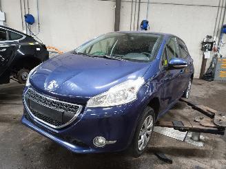 Vrakbiler auto Peugeot 208 208 I (CA/CC/CK/CL) Hatchback 1.2 Vti 12V PureTech 82 (EB2F(HMZ)) [60k=
W]  (03-2012/12-2019) 2013/12
