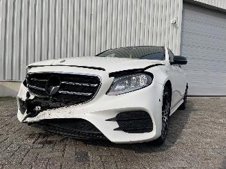 Vaurioauto  passenger cars Mercedes E-klasse E (W213) Sedan E-200 2.0 Turbo 16V (M274.920) [135kW]  (01-2016/05-201=
9) 2017/1