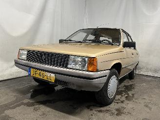 krockskadad bil auto Renault 9 9 (L42) Sedan 1.4 TL,GTL,TSE (C2J-720) [49kW]  (09-1985/12-1988) 1982/10