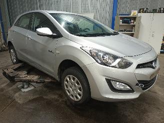 Hyundai I-30 i30 (GDHB5) Hatchback 1.6 GDI Blue 16V (G4FD(Euro 4)) [99kW]  (12-2011=
/12-2016) picture 2