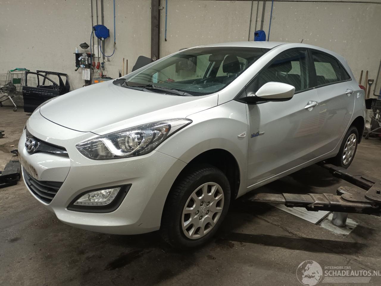 Hyundai I-30 i30 (GDHB5) Hatchback 1.6 GDI Blue 16V (G4FD(Euro 4)) [99kW]  (12-2011=
/12-2016)