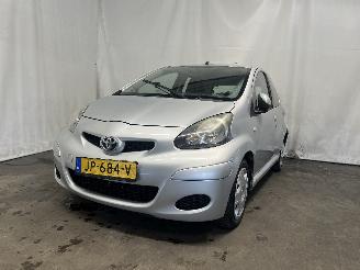 uszkodzony samochody osobowe Toyota Aygo Aygo (B10) Hatchback 1.0 12V VVT-i (1KR-FE) [50kW]  (07-2005/05-2014) 2010/1
