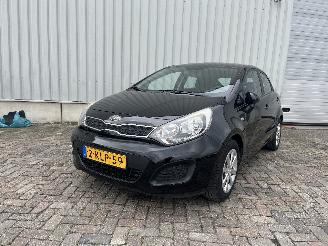 Vaurioauto  passenger cars Kia Rio Rio III (UB) Hatchback 1.2 CVVT 16V (G4LA5) [63kW]  (09-2011/12-2017) 2013/6