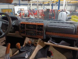 Land Rover Discovery Discovery II Terreinwagen 2.5 Td5 (10P) [102kW]  (11-1998/06-2004) picture 5