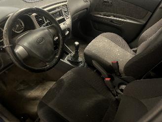 Kia Rio Rio II (DE) Hatchback 1.4 16V (G4EE) [71kW]  (03-2005/12-2011) picture 11