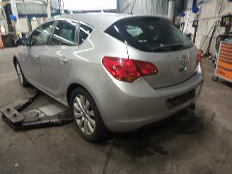 Opel Astra Astra J (PC6/PD6/PE6/PF6) Hatchback 5-drs 1.7 CDTi 16V 110 (A17DTJ) [8=
1kW]  (09-2009/02-2014) picture 4