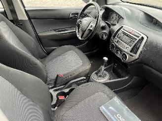 Hyundai I-20 i20 Hatchback 1.2i 16V (G4LA) [63kW]  (03-2012/12-2015) picture 8