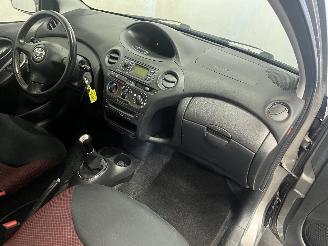 Toyota Yaris Yaris (P1) Hatchback 1.3 16V VVT-i (2SZFE) [64kW]  (04-2002/09-2005) picture 12