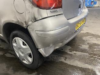 Toyota Yaris Yaris (P1) Hatchback 1.3 16V VVT-i (2SZFE) [64kW]  (04-2002/09-2005) picture 11