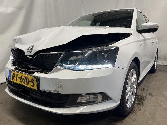 Vaurioauto  passenger cars Skoda Fabia Fabia III Combi (NJ5) Combi 5-drs 1.0 12V Greentech (CHYB) [55kW]  (10=
-2014/12-2022) 2018/4
