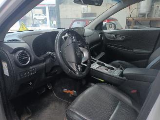 Hyundai Kona Kona (OS) SUV 64 kWh (EM16) [150kW]  (04-2018/03-2023) picture 5