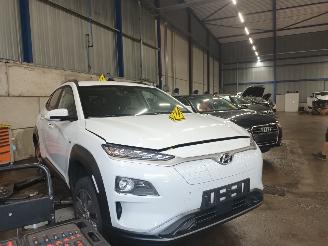 Hyundai Kona Kona (OS) SUV 64 kWh (EM16) [150kW]  (04-2018/03-2023) picture 2