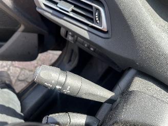 Peugeot 308 308 SW (L4/L9/LC/LJ/LR) Combi 5-drs 1.2 12V e-THP PureTech 110 (EB2ADT=
(HNP)) [81kW]  (03-2014/12-2021) picture 12