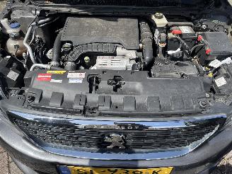 Peugeot 308 308 SW (L4/L9/LC/LJ/LR) Combi 5-drs 1.2 12V e-THP PureTech 110 (EB2ADT=
(HNP)) [81kW]  (03-2014/12-2021) picture 20