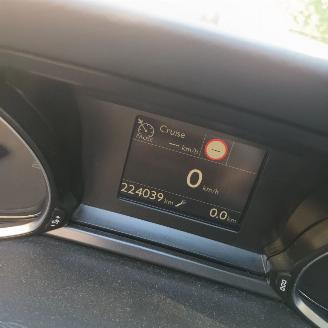 Peugeot 308 308 SW (L4/L9/LC/LJ/LR) Combi 5-drs 1.2 12V e-THP PureTech 110 (EB2ADT=
(HNP)) [81kW]  (03-2014/12-2021) picture 2
