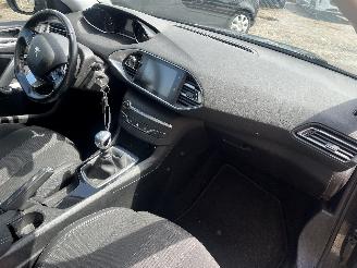 Peugeot 308 308 SW (L4/L9/LC/LJ/LR) Combi 5-drs 1.2 12V e-THP PureTech 110 (EB2ADT=
(HNP)) [81kW]  (03-2014/12-2021) picture 6