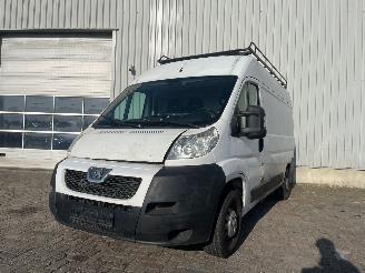 damaged passenger cars Peugeot Boxer Boxer (U9) Bus 2.2 HDi 130 (22DT(4HH)) [96kW]  (03-2011/...) 2012/5